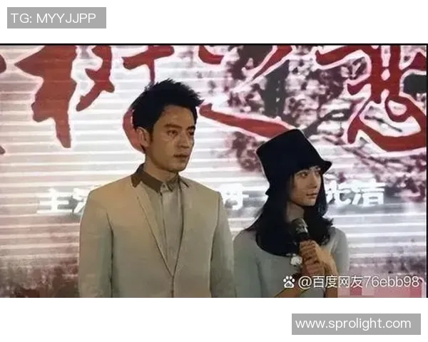 足球明星官宣恋情引发热议粉丝狂欢社交媒体瞬间沸腾